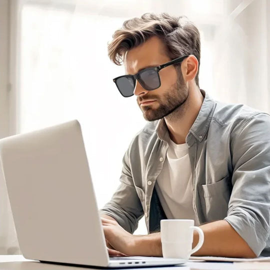 Occhiali da sole con traduzione automatica AI